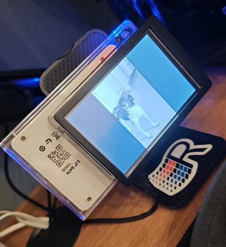 Homelab | 250 Foto do meu Raspberry Pi 4 com o SSD conectado